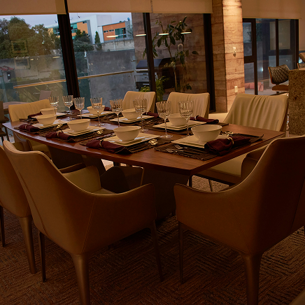6-Seater Extendable Dining Table – Rustic Walnut